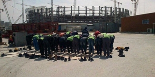 AFFA-nın stadionunda qalmaqal: Namaz qıldıqları üçün işdən qovuldular