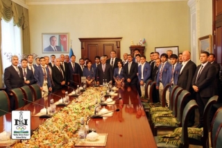 AFFA prezidenti Sadıq Sadıqovu mükafatlandırdı