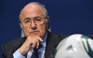 Blatter: "Üzdüyüm insanlardan üzr istəyirəm"