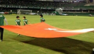Aleks Braziliyada meydana Türk bayrağı çıxartdı