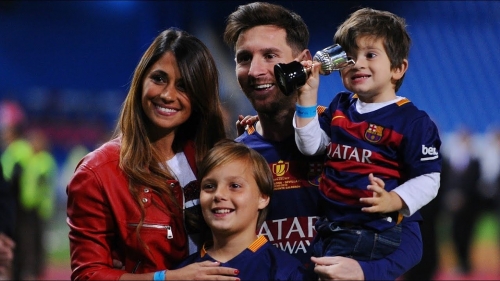 Messi yeni körpəsinin şəkillərini paylaşıb