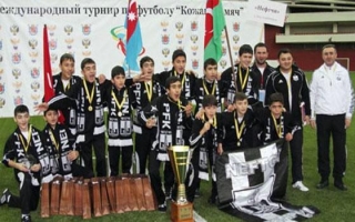 "Neftçi"nin futbolçuları Rusiyada mükafatlandırıldı