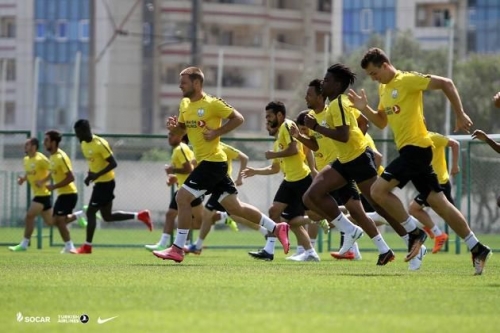 “Neftçi” “Qarabağ”la oyuna hazırdı