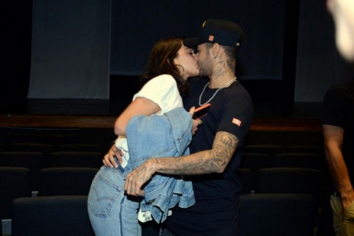 Neymar Sevgilisi teatrda öpüşdülər