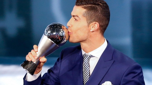 FİFA da Ronaldonu ən yaxşı seçdi